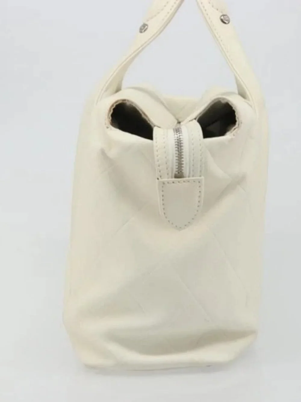 CHANEL V Stitch Hand Bag Lamb Skin White Silver CC Auth BA13606V